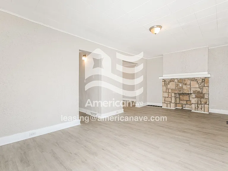 566895_003_living_room_13655920.jpg