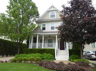 325 S Crescent Ave, Park Ridge, IL 60068