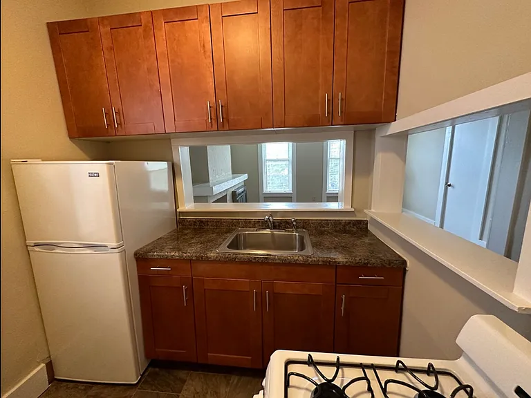 2 Bedroom-Brady St - Heat & Electricity Included — Photo 6
