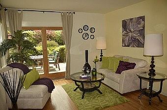 Livingroom :: 490 Carmel Ave