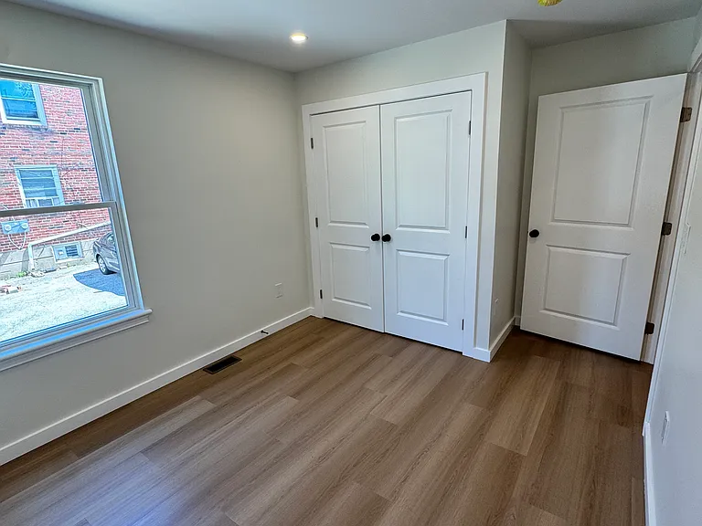1220 Hollywood Ave #2 — Photo 7