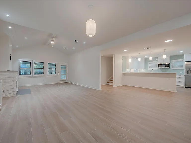 2702 Delano St — Photo 5