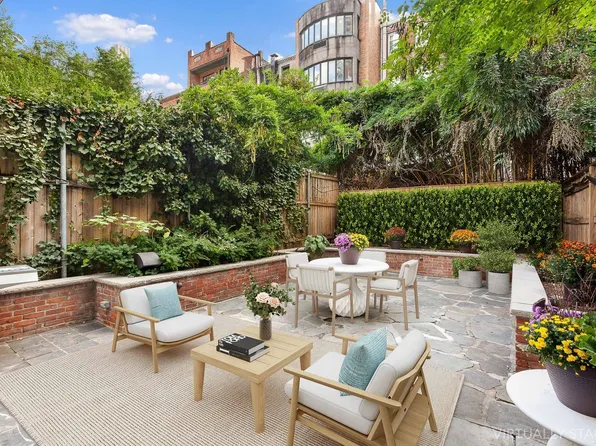 222 East 61st Street image 7 of 27