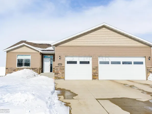 4909 34th Ave S, Fargo, ND 58104