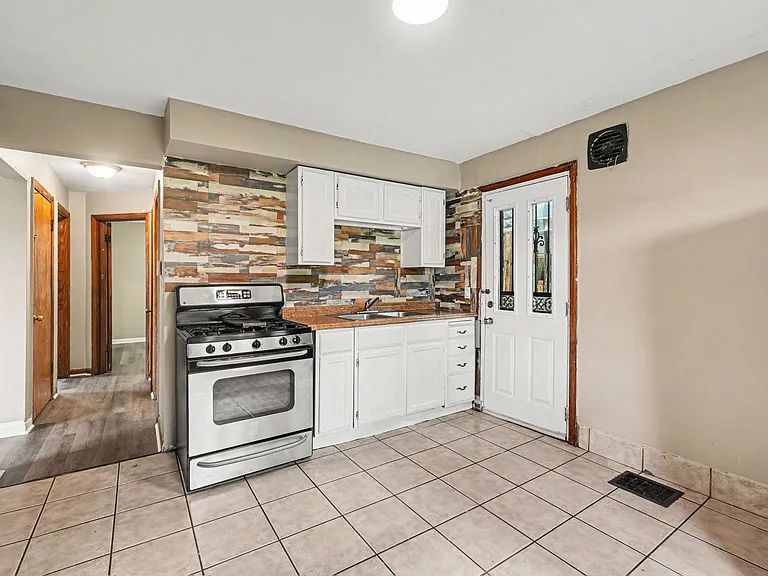 937 Grand Ave — Photo 8