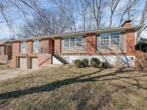 3rd image of 2724 Queen Ridge Dr