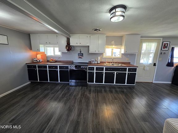 4th image of 419 E Washington St #1