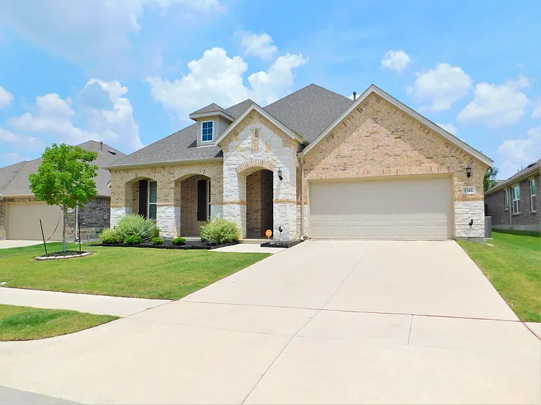 1321 Millican Ln — Photo 3