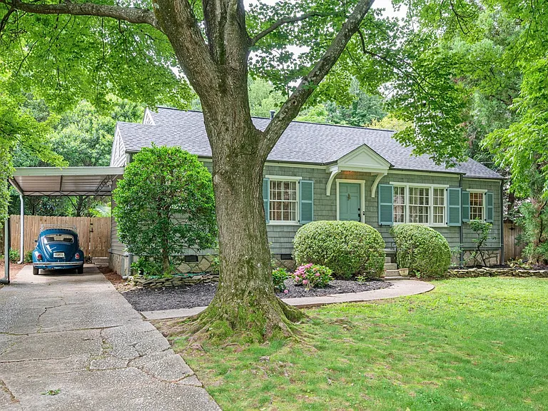 1407 Merry Ln — Photo 2