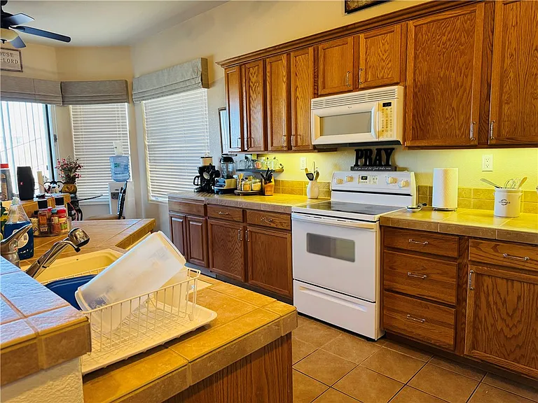 2853 Esmerelda Dr — Photo 8
