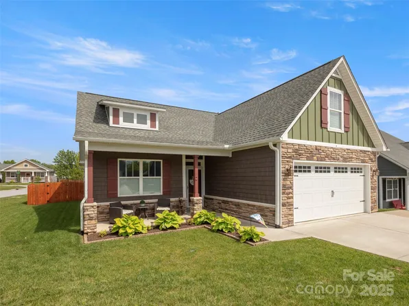 2 Montaugue St, Arden, NC 28704