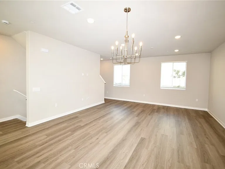 1487 Skyline Ln — Photo 6