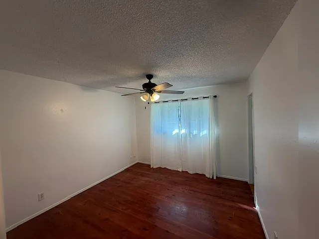 720 Merrywood Ln — Photo 16
