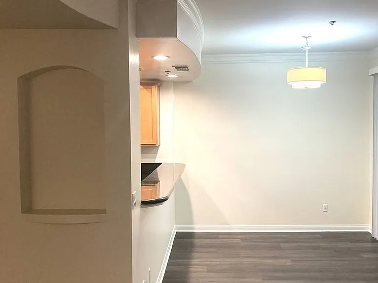 11321 Moorpark St — Photo 21