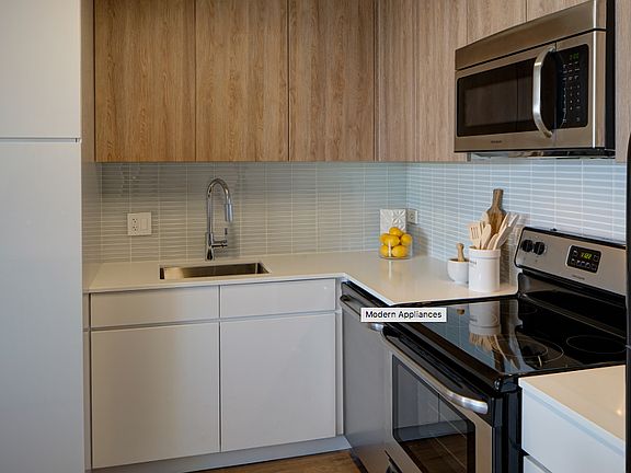 5th image of 2700 N Clark St #1301R