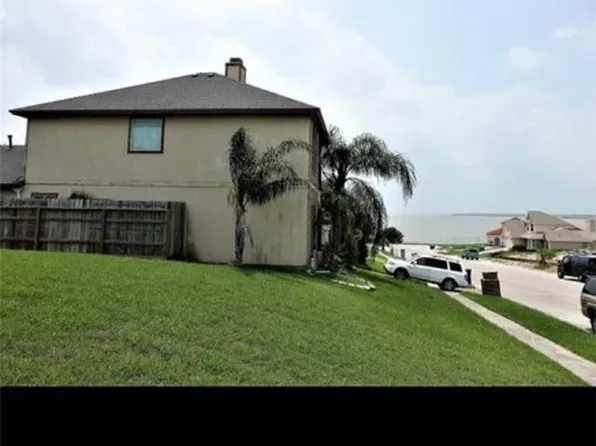 1000 Bluff Dr, Portland, TX 78374