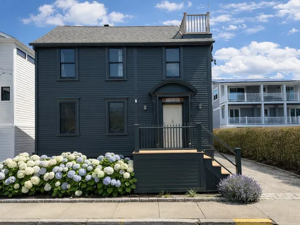 24A Houston Ave, Newport, RI 02840