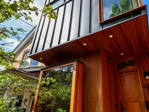 924 Manning Ave, Toronto, ON M6G 2X4