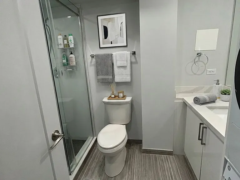 15 Walmer Rd #904 — Photo 3