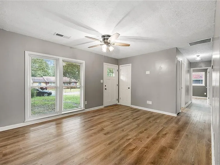 128 Alexander Ct — Photo 4