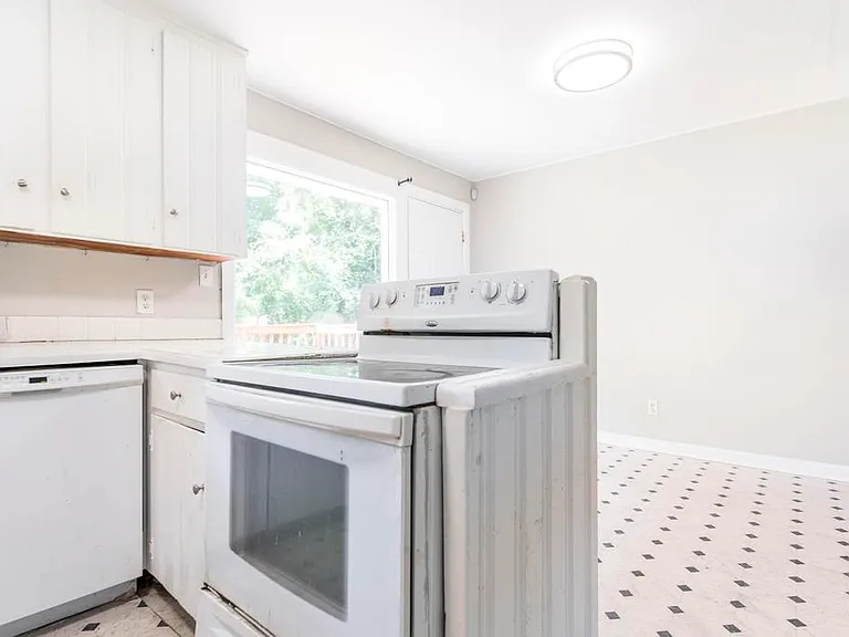 4242 Laura Ann Pl — Photo 9