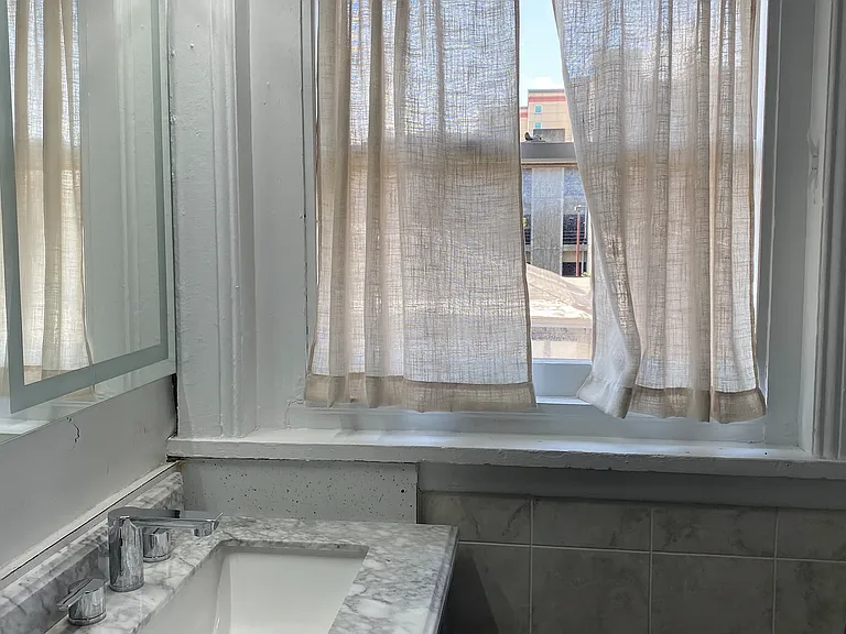 308 E Seneca St — Photo 41