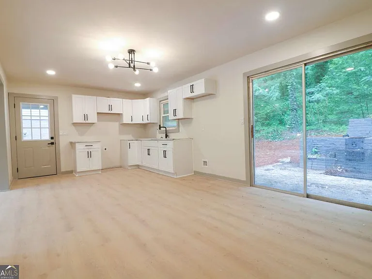 4396 Greenleaf Cir SW — Photo 8