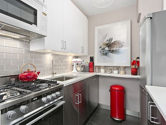 5th image of 333 E 14th St APT 18H