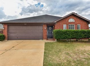 7100 Harris Meadows Dr, Arlington, TX 76002