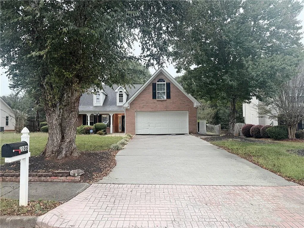3 bed, 2.0 bath, 1850 sqft, $2,100 — Photo 1