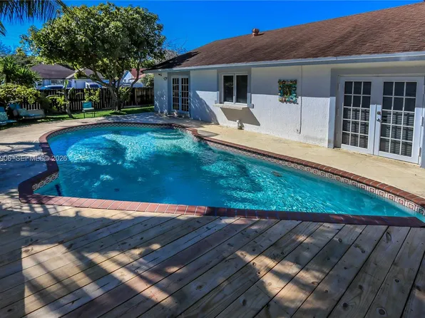 3597 SW 69th Ter, Hollywood, FL 33023