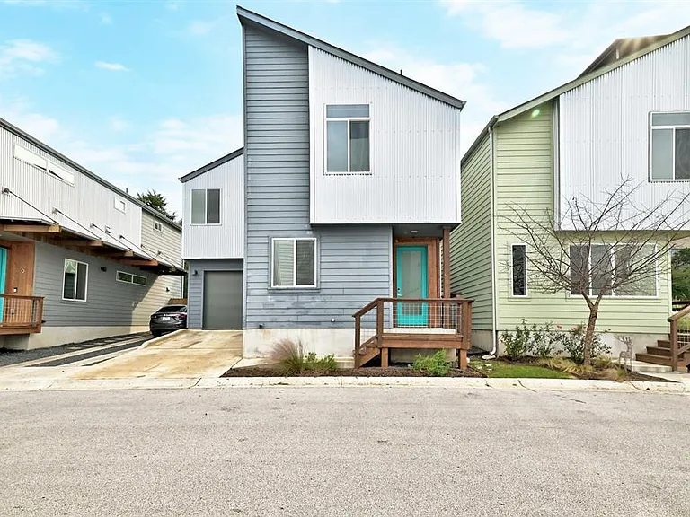 705 N Bluff Dr #11 — Photo 2