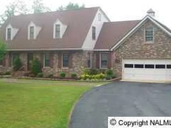 402 Sunset Ave, Albertville, AL 35950