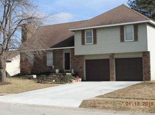 3013 Foxpointe Dr, Columbus, IN 47203
