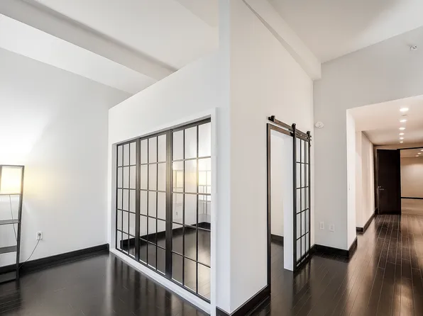 20 Pine Street image 1 of 10