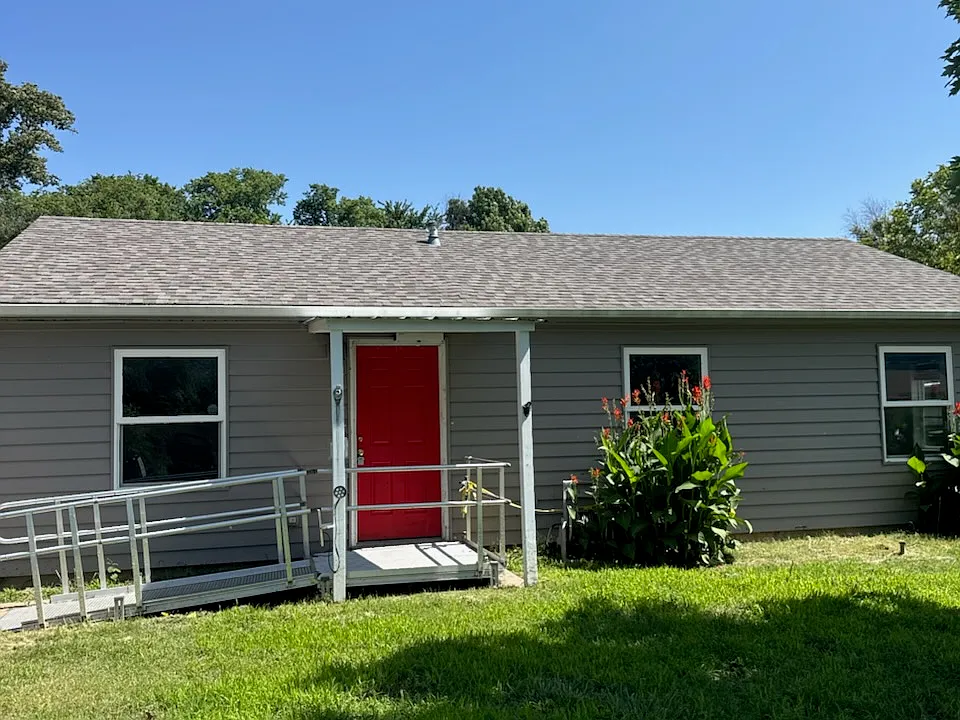 1226 E Denver Dr