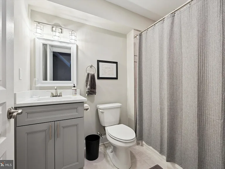 2137 N Darien St — Photo 7