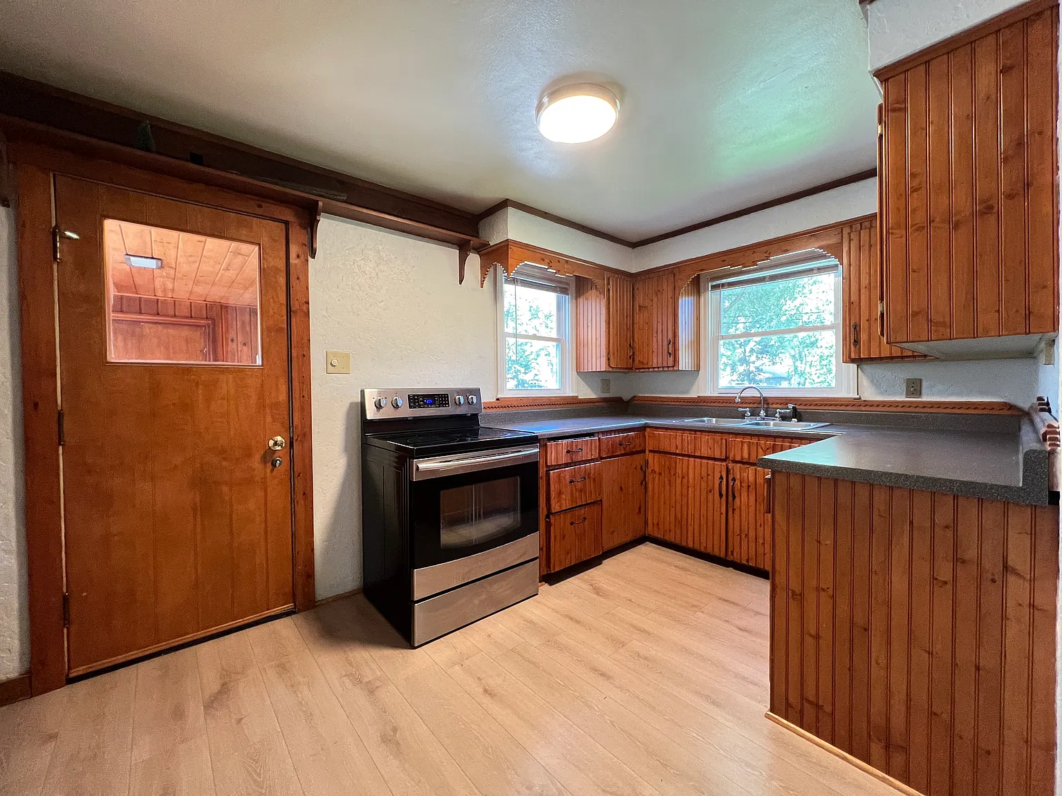 3 bed, 2.5 bath, 2008 sqft, $2,500 — Photo 3