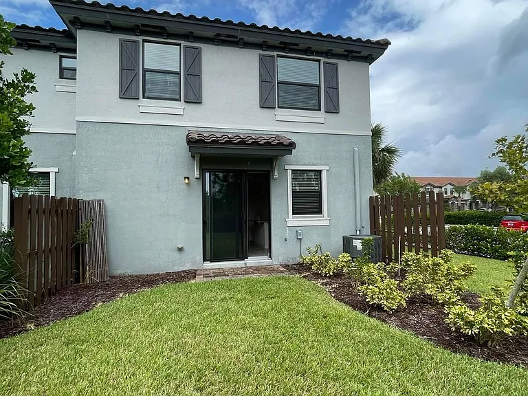 12932 Anthorne Ln — Photo 17