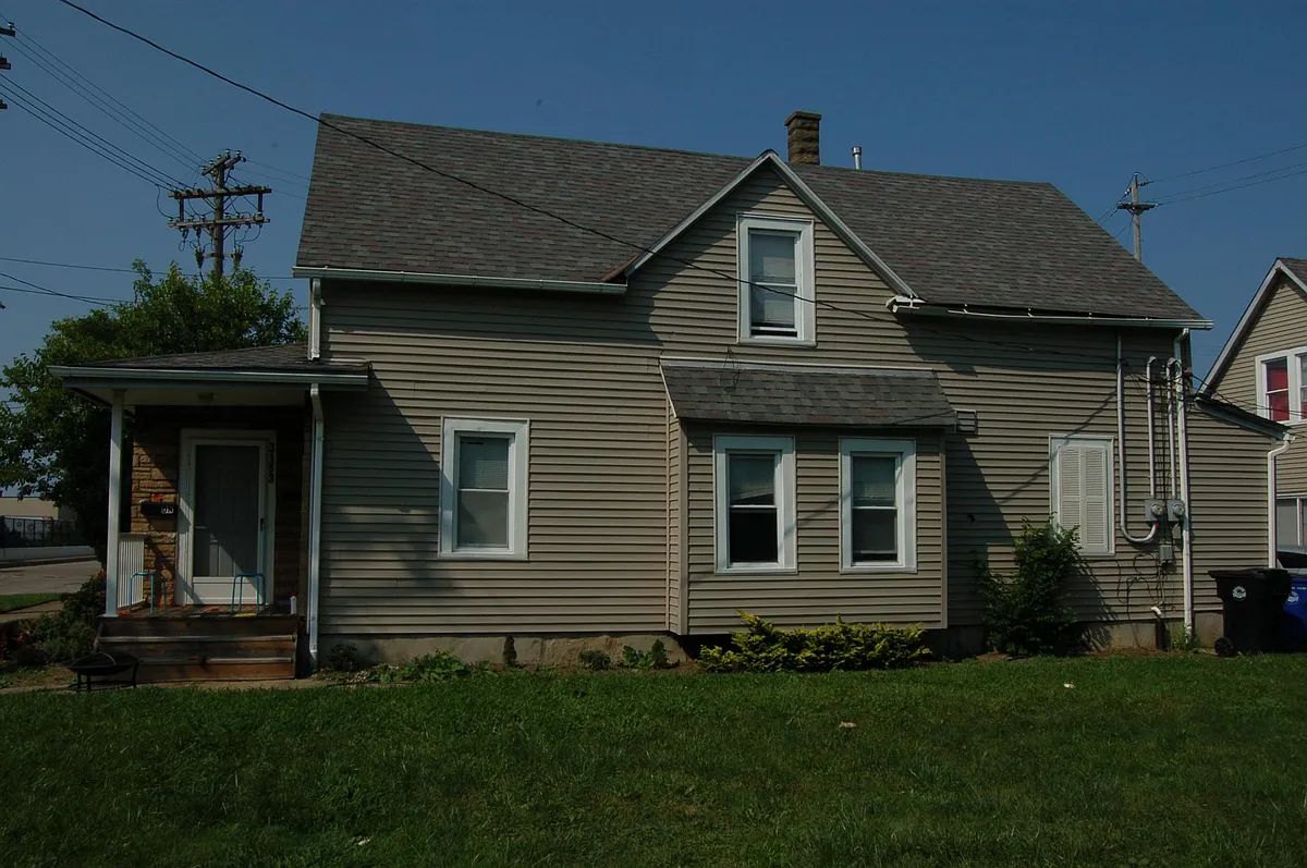 Building Photo - 3153 W 106th St #D