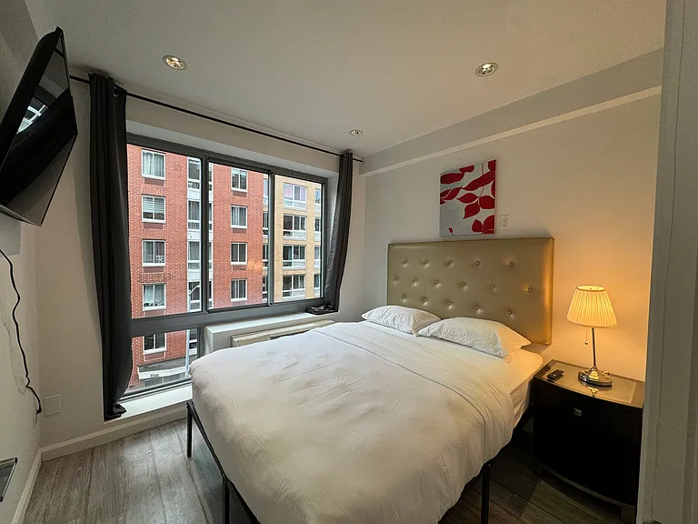 521 W 48th St #5H — Photo 5