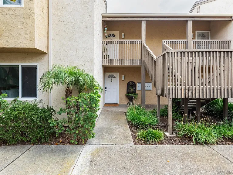 8529 Villa La Jolla Dr #E — Photo 18