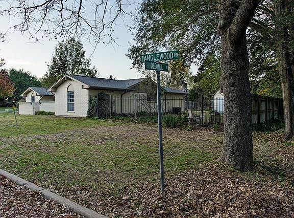 5th image of 1002 Tanglewood Dr