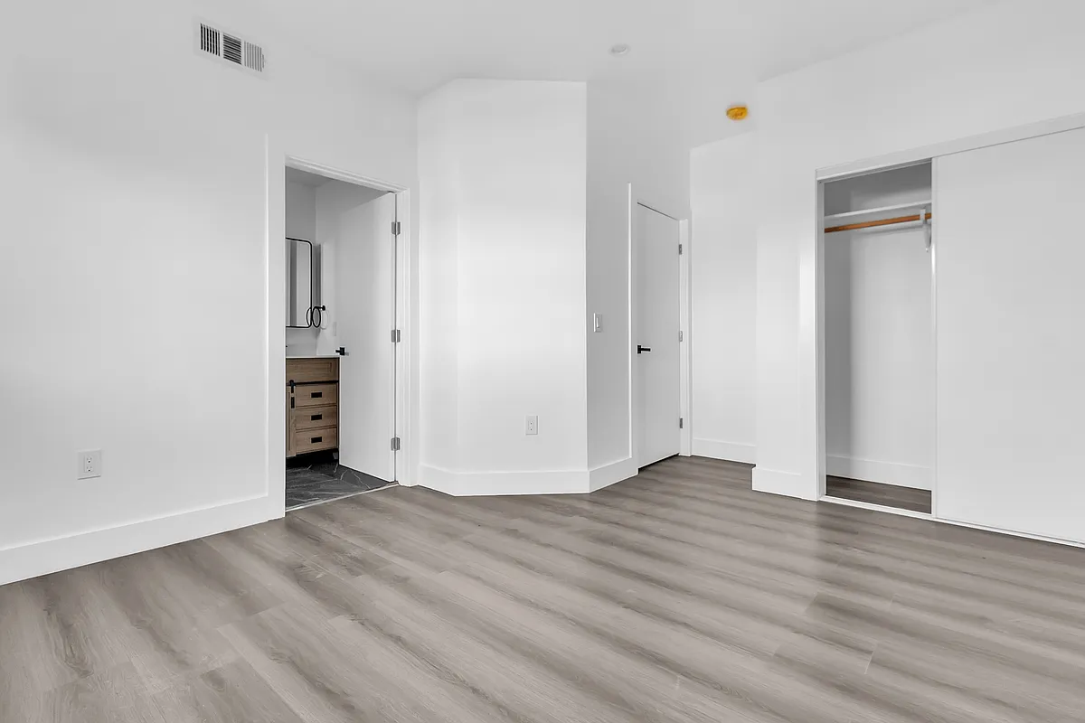 Building Photo - 1571 Ricardo St #2