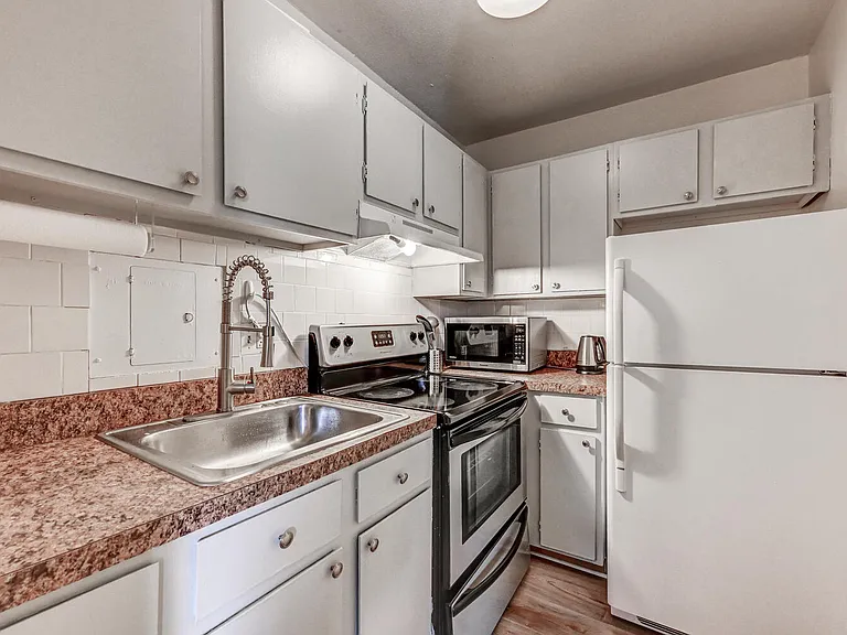 1 E University Pkwy #307 — Photo 16