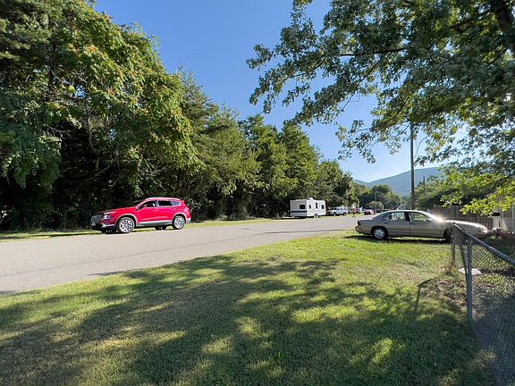 3rd image of NE 30th St