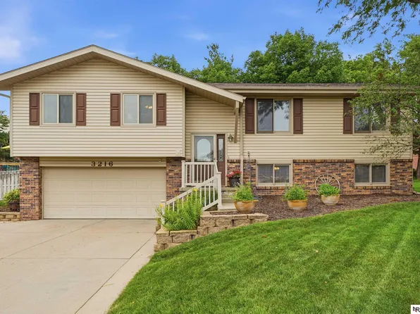 3216 S 76th St, Lincoln, NE 68506