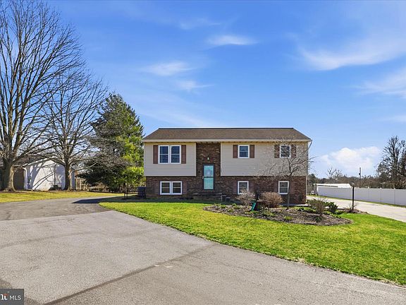 5th image of 3481 Mount Joy Rd