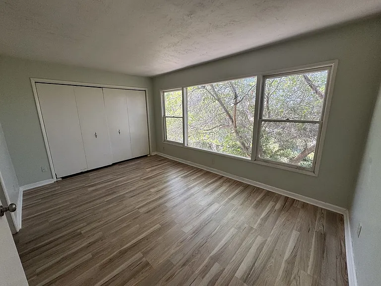 Manzanita Dr — Photo 6