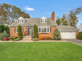 87 Stebbins Ave, Eastchester, NY 10709